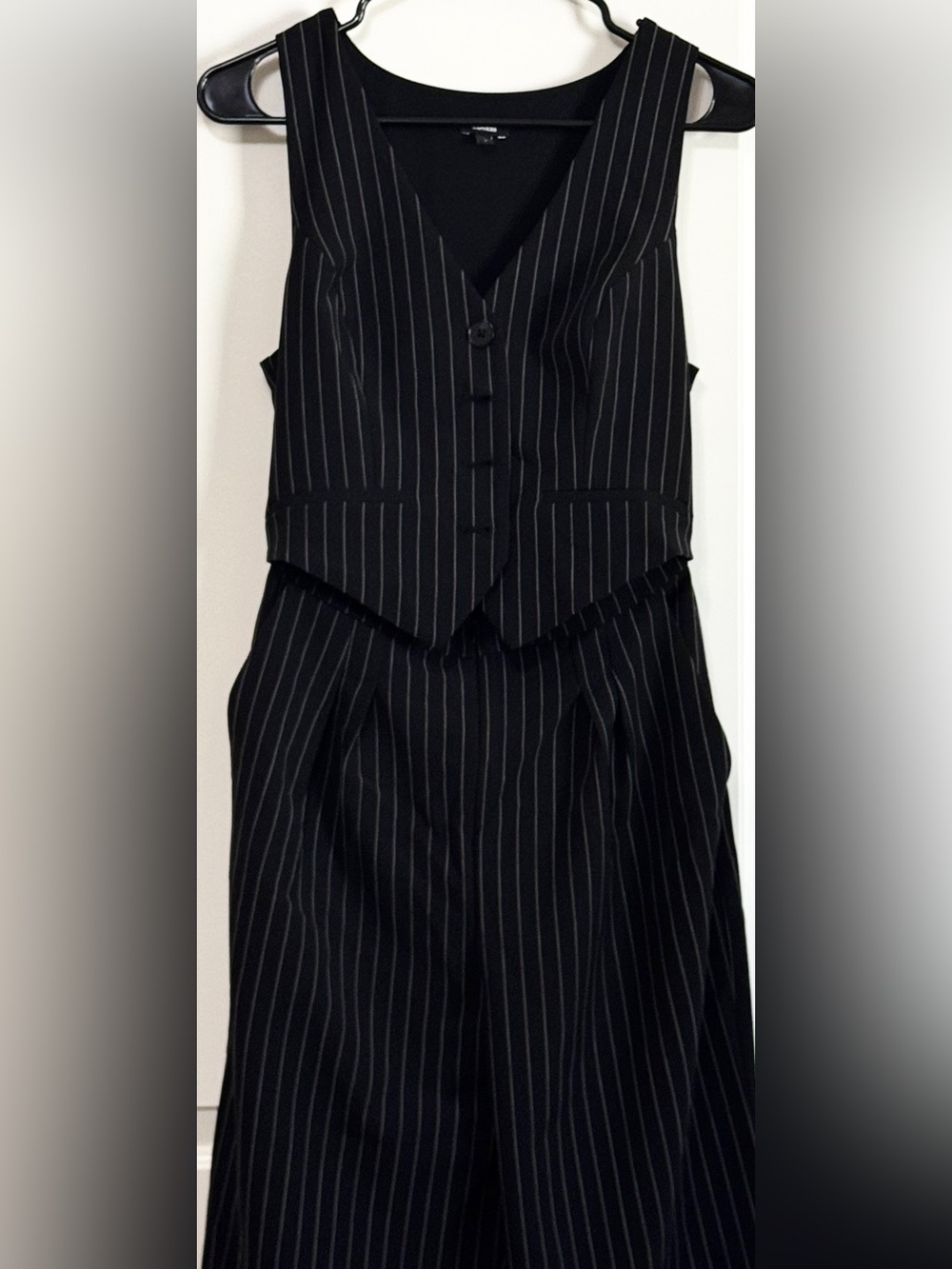 Express Pinstripe Tailored Vest Wide Leg Jumpsuit Black White Size 2 - Picture 6 of 13